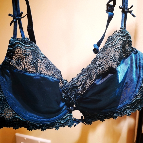 Beautiful Valisere Bra - Picture 1 of 3
